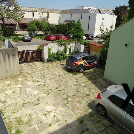 Ovaros Apartman Veszprem Bagian luar foto