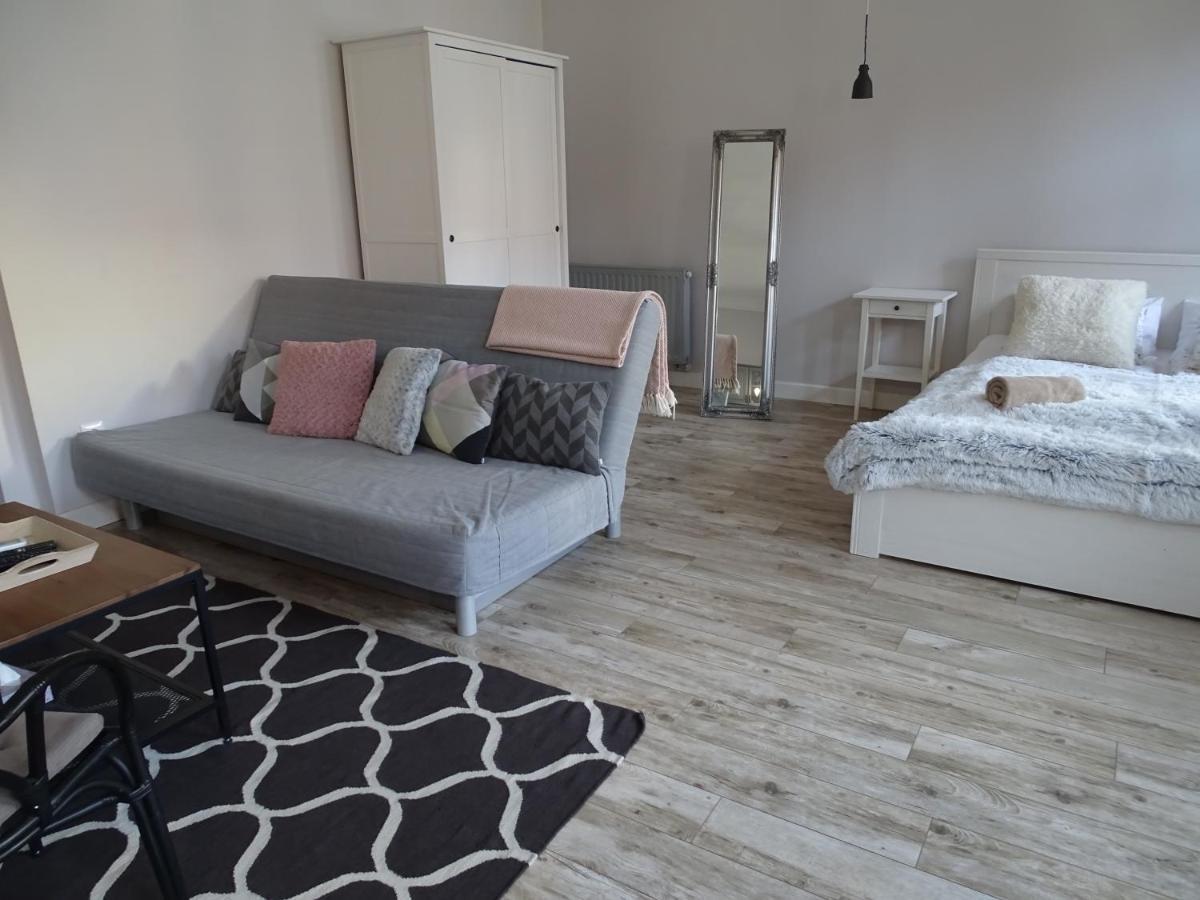 Ovaros Apartman Veszprem Bagian luar foto