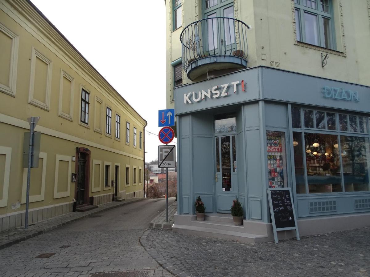 Ovaros Apartman Veszprem Bagian luar foto
