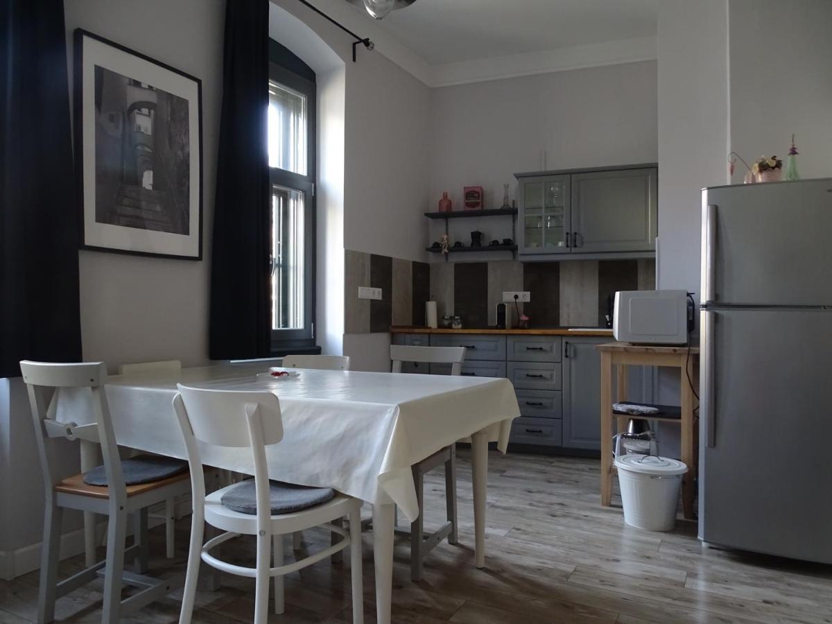 Ovaros Apartman Veszprem Bagian luar foto
