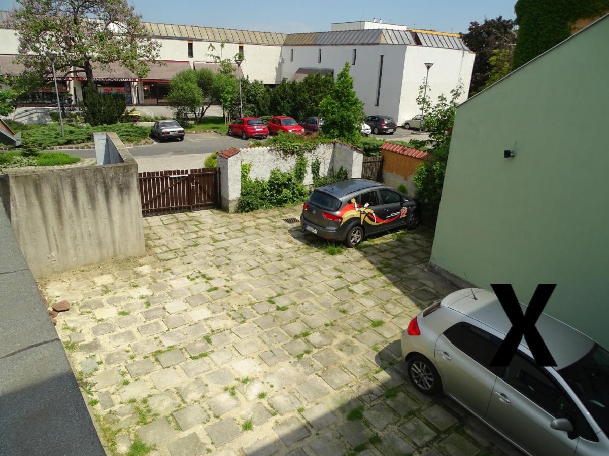 Ovaros Apartman Veszprem Bagian luar foto