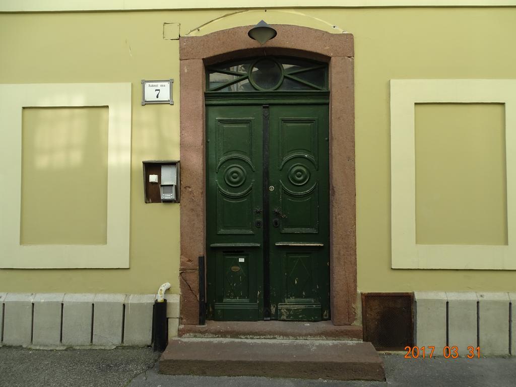 Ovaros Apartman Veszprem Bagian luar foto