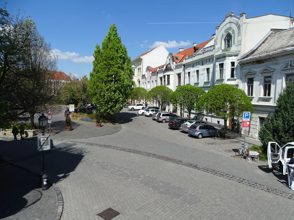 Ovaros Apartman Veszprem Bagian luar foto