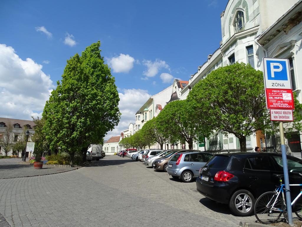 Ovaros Apartman Veszprem Bagian luar foto